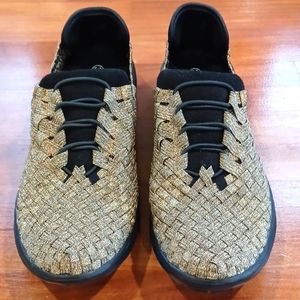 NWOB BERNIE MEV SHOES